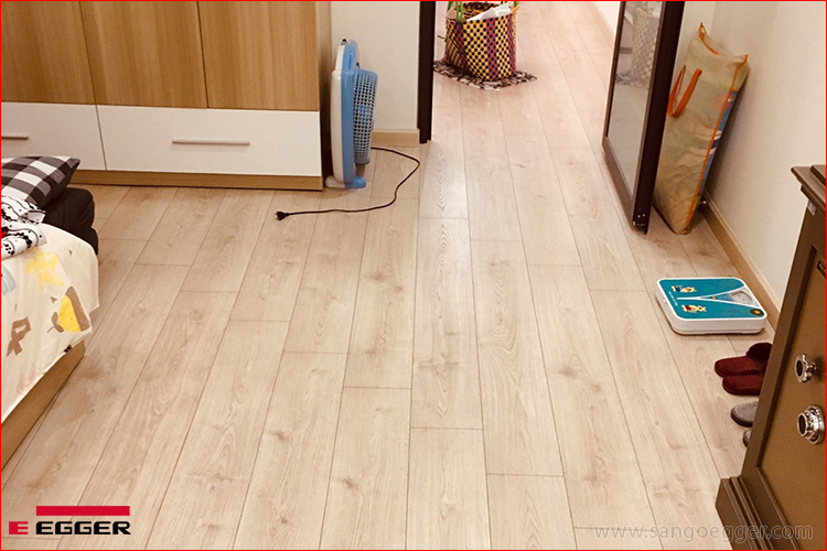 Sàn gỗ Egger Aqua EPL080 siêu chịu nước 